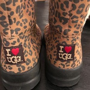 Genuine pre owned cheetah Ugg’s size 8